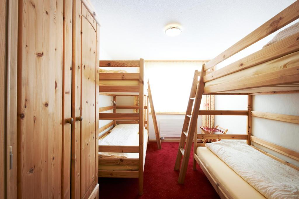 Typically Swiss Hotel Ermitage Kandersteg Habitación foto